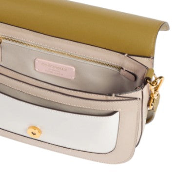 coccinelle_cme_medium_orizzontale_borsa_pelle_tracolla_east_west_bag_2026_falchini_siena_seagrass_pearl_interno