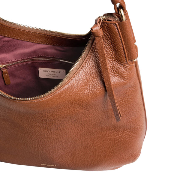 coccinelle_rebekka_small_borsa_hobo_pelle_martellata_zip_shoulder_bag_2026_falchini_siena_congnac_interno