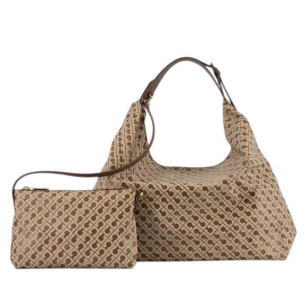 gherardini_amazzonia_large_borsa_spalla_softy_tessuto_leggero_hobo_monogram_2026_falchini_siena_tabacco_burro_frontale_pochette