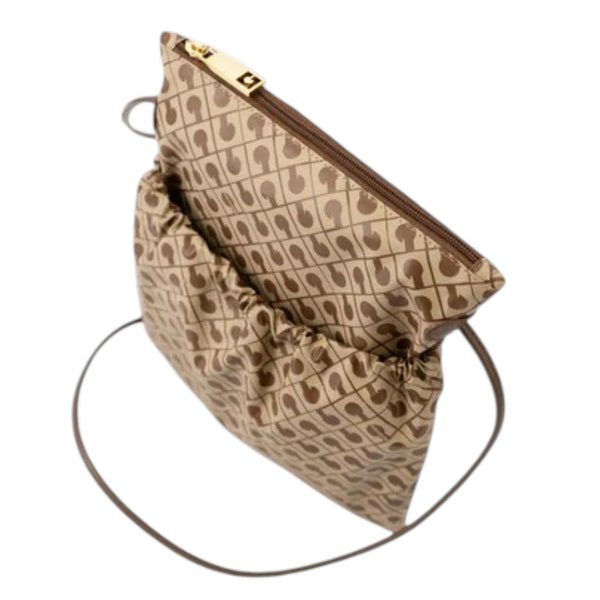 gherardini_tracollina_flat_softy_pochette_piatta_crossbody_leggera_2026_falchini_siena_tabacco_burro_chiusura