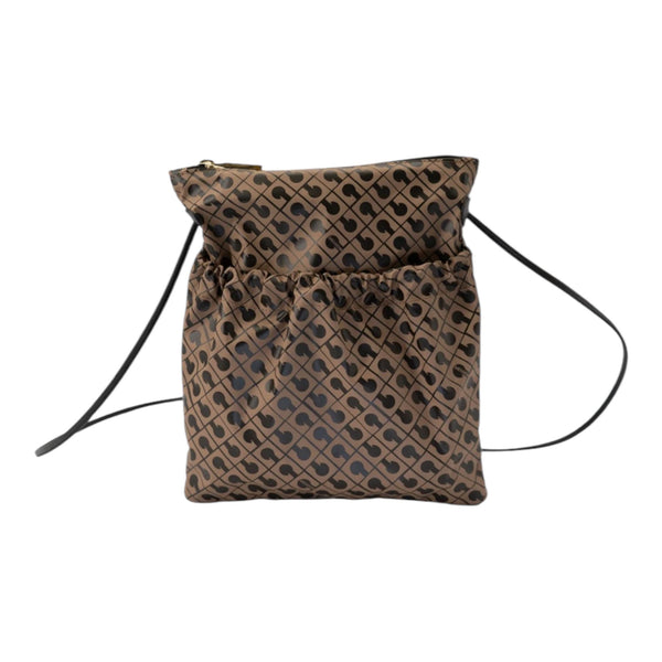 gherardini_tracollina_flat_softy_pochette_piatta_crossbody_leggera_2026_falchini_siena_toffee_frontale