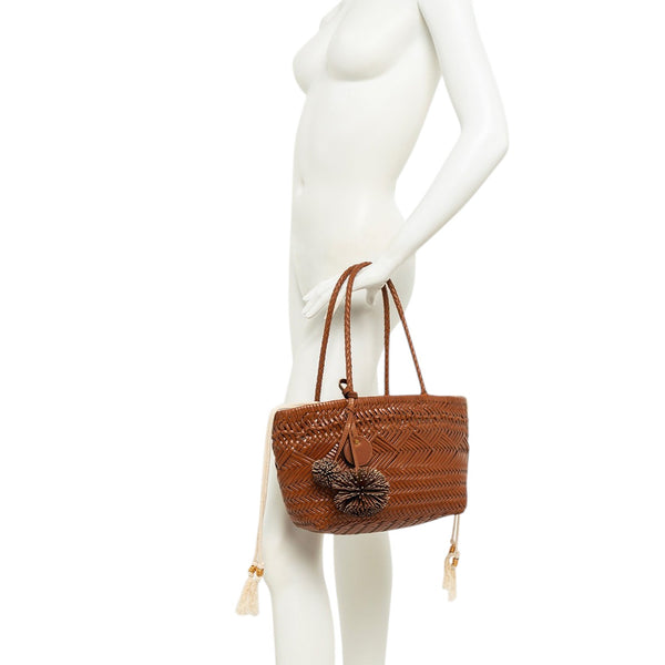 gianni_chiarini_borsa_a_spalla_paloma_pelle_intrecciata_bs11371_falchini_siena_cuoio_outfit