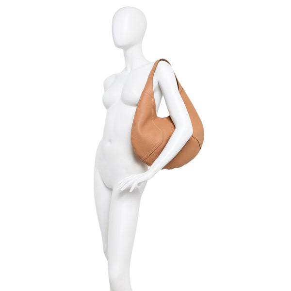 gianni_chiarini_borsa_hobo_zeudi_pelle_grana_maxi_mezzaluna_falchini_siena_clay_outfit