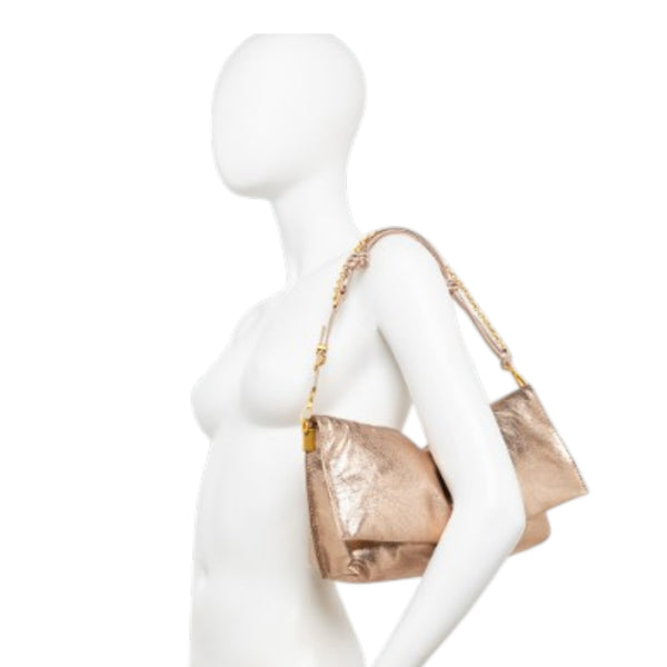 gianni_chiarini_fanny_metal_leather_pochette_metallic_gold_silver_glam_clutch_2026_falchini_siena_mirage_outfit