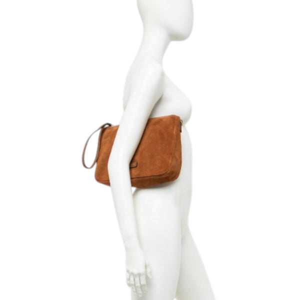 gianni_chiarini_nora_pouch_medium_leather_clutch_soft_tracollina_minimal_luxury_aesthetic_2026_falchini_siena_caramello_outfit