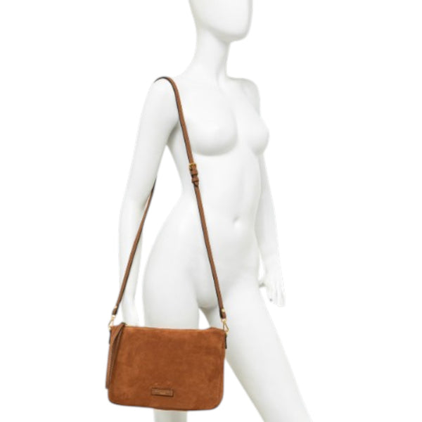 gianni_chiarini_nora_pouch_medium_leather_clutch_soft_tracollina_minimal_luxury_aesthetic_2026_falchini_siena_caramello_tracolla