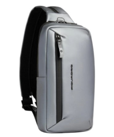 piquadro_corner20_monospalla_sling_bag_pelle_tech_urban_style_2026_falchini_siena_argento_laterale