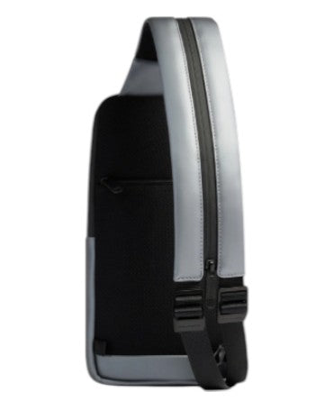piquadro_corner20_monospalla_sling_bag_pelle_tech_urban_style_2026_falchini_siena_argento_posteriore