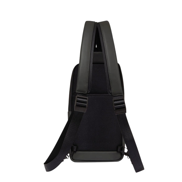 piquadro_corner20_monospalla_sling_bag_pelle_tech_urban_style_2026_falchini_siena_nero_continuativo_zaino