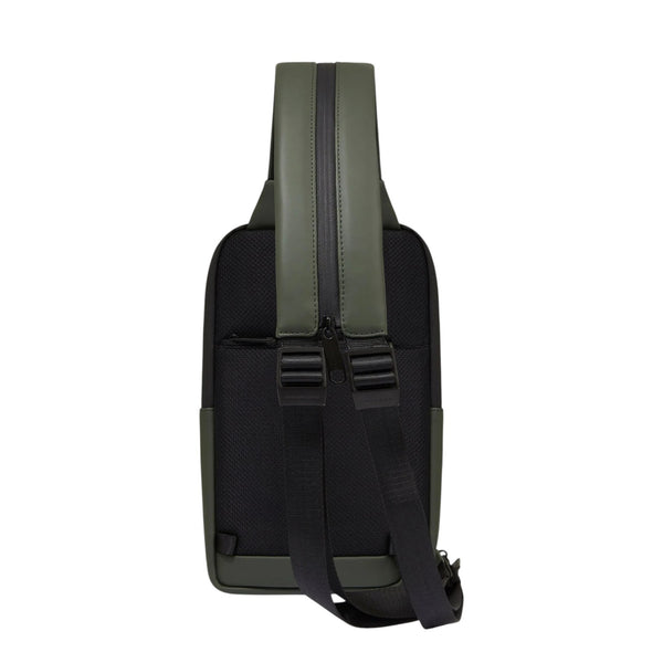 piquadro_corner20_monospalla_sling_bag_pelle_tech_urban_style_2026_falchini_siena_verde_continuativo_posteriore