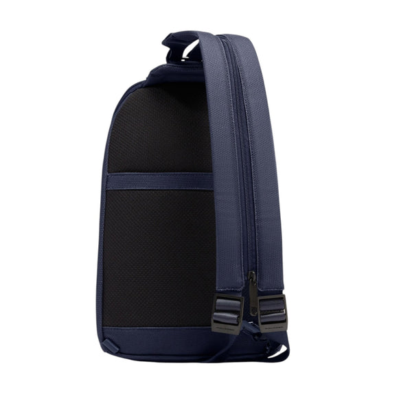 piquadro_lyss_monospalla_zaino_techwear_aesthetic_urban_sling_bag_smart_commuting_2026_falchini_siena_blu_posteriore
